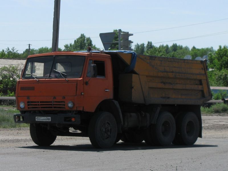 Автомобиль «КамАЗ» и установленная на него система GPS мониторинга «QUANT-SYSTEMS»